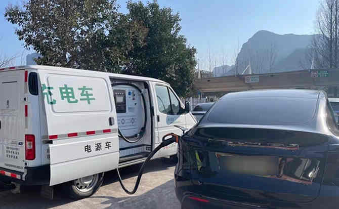 达坂城区汽车搭电
